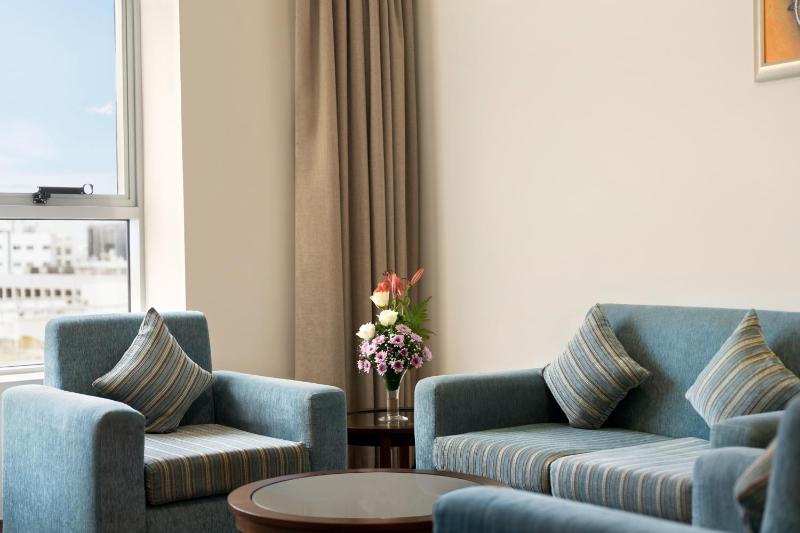 One-Bedroom King Suite - Non-Smoking, 20% off F&B image 4