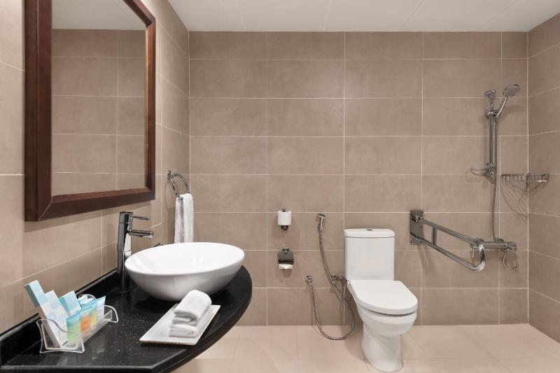Twin Room - Mobility Access/Non-Smoking, 20% off F&B image 4