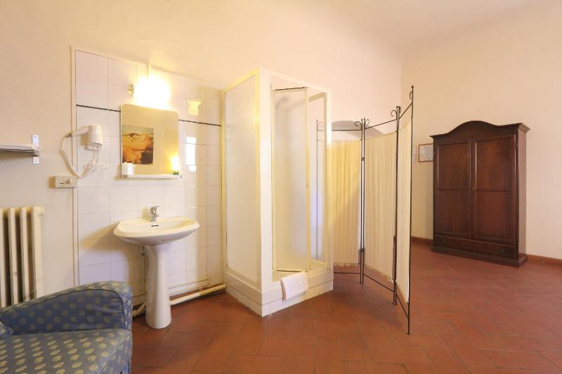 Double Room with Private Shower and Shared Toilet image 1