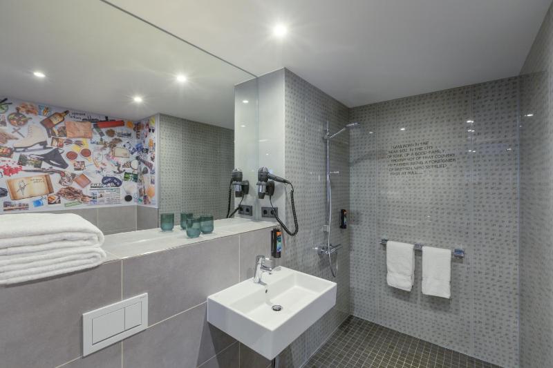 Standard Room image 3