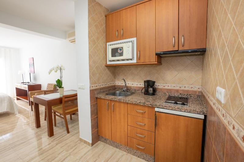 Studio (2 Adults) image 4