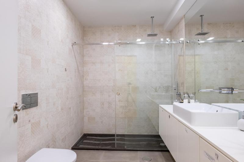 Double Room with Shared Bathroom image 4