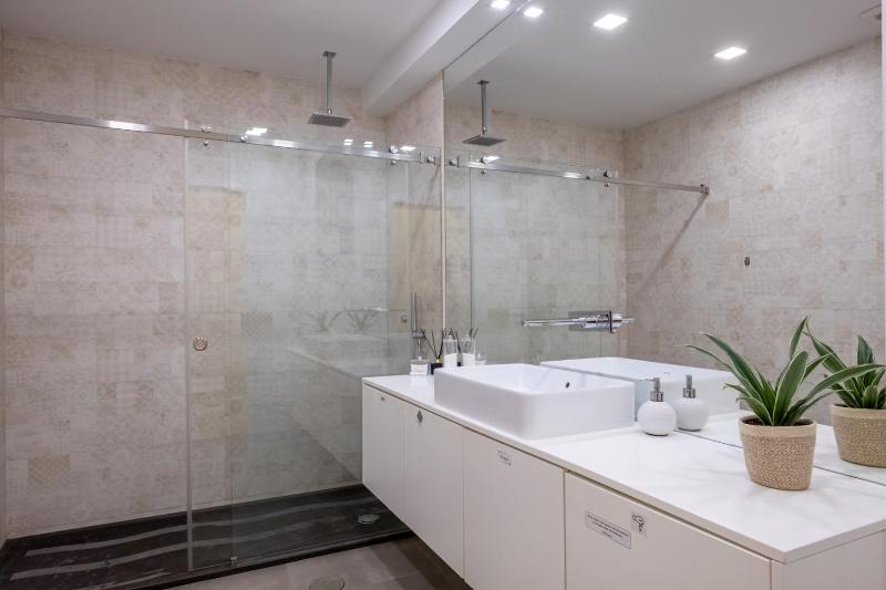 Double Room with Shared Bathroom image 3