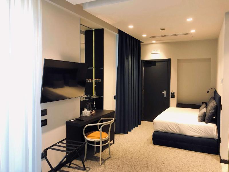 Junior Suite with King and Queen Bed - Terrace