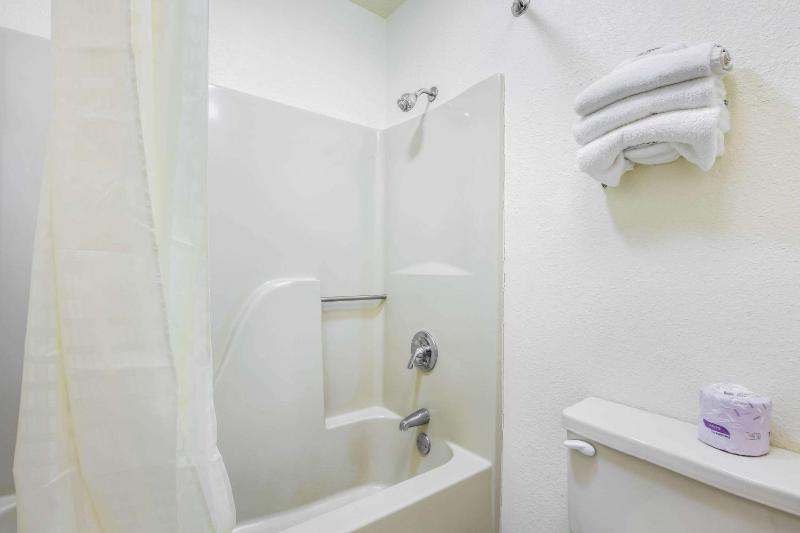 Double Room with Two Double Beds - Non-Smoking image 3