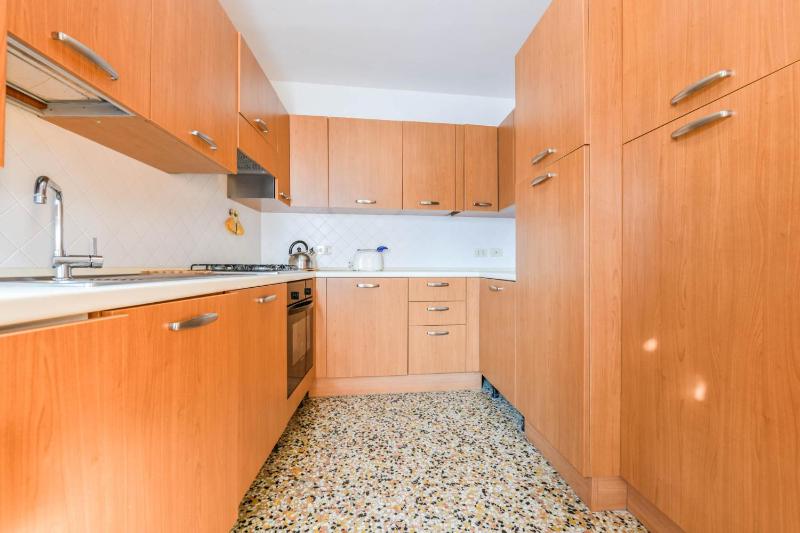One-Bedroom Apartment image 4