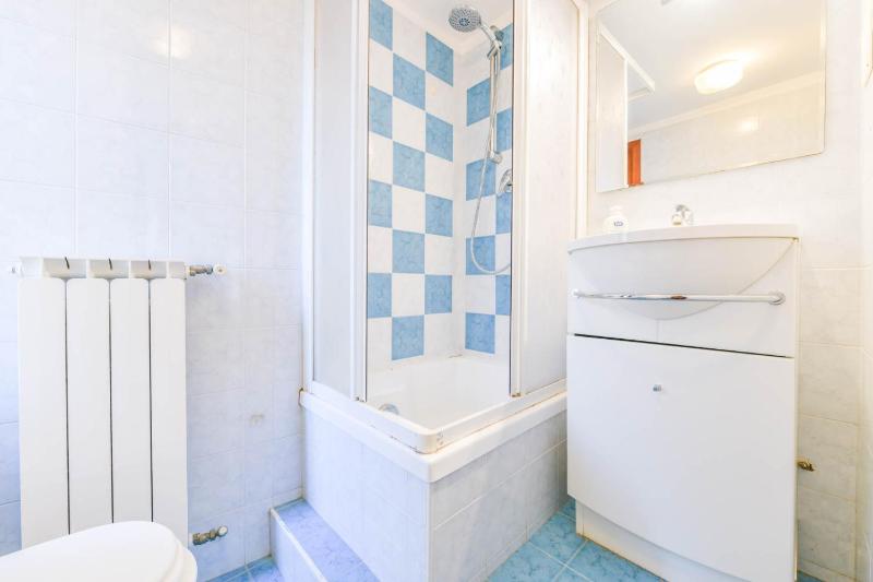 One-Bedroom Apartment image 2