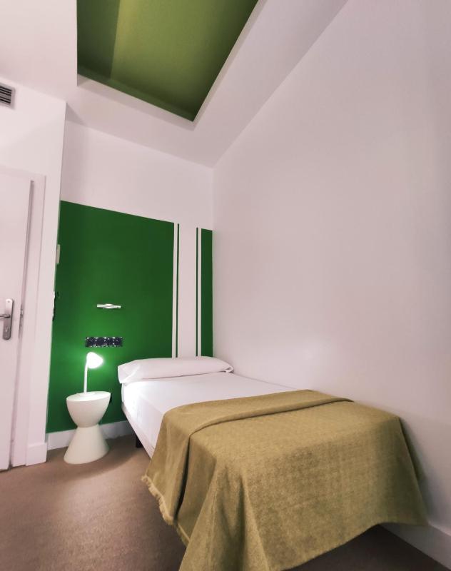 Single Room image 2