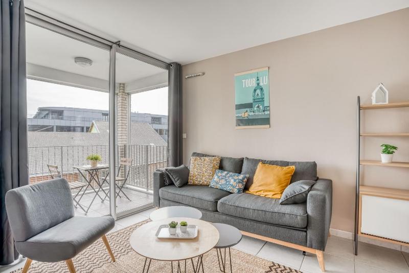 One-Bedroom Apartment image 4