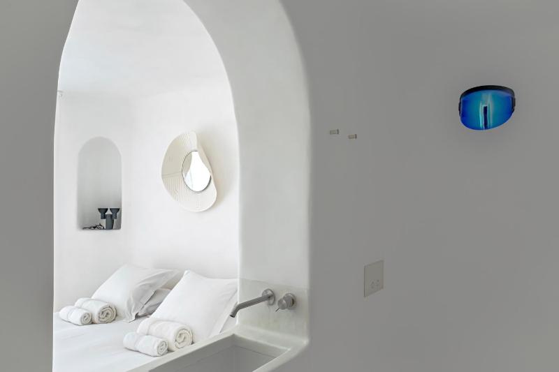 Double Room with Sea View and Balcony - First Floor image 2
