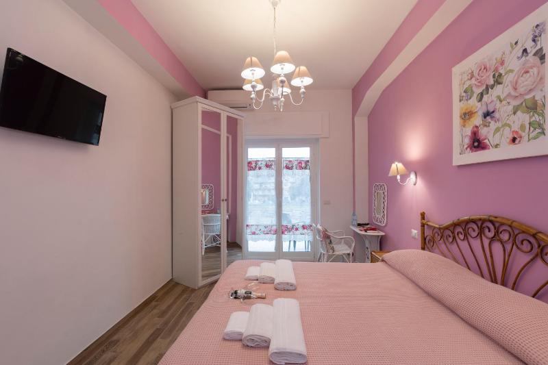 Large Double or Twin Room image 4
