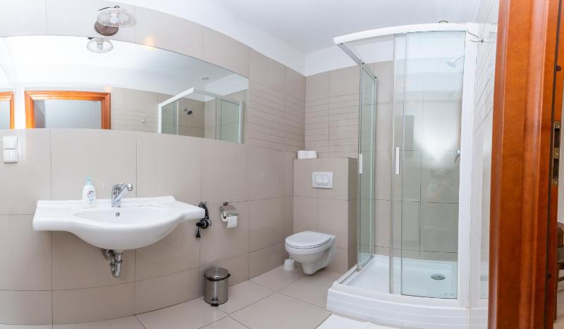 Large Twin Room image 2