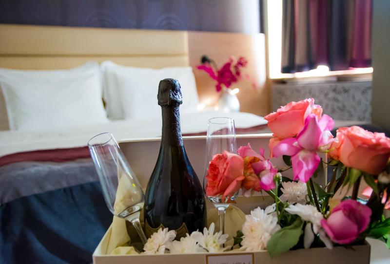 Deluxe Double or Twin Room with Free Parking image 2