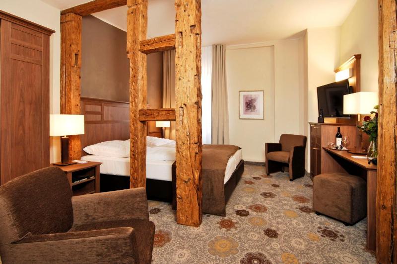 Deluxe Double Room image 3