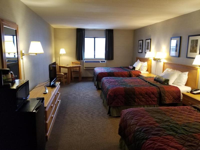 Classic Triple Room image 2