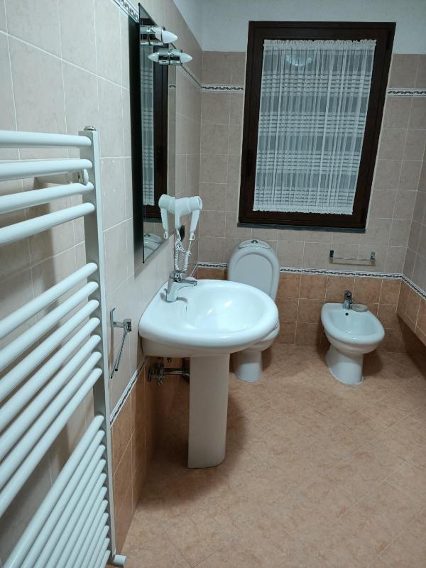 Large Double or Twin Room image 2