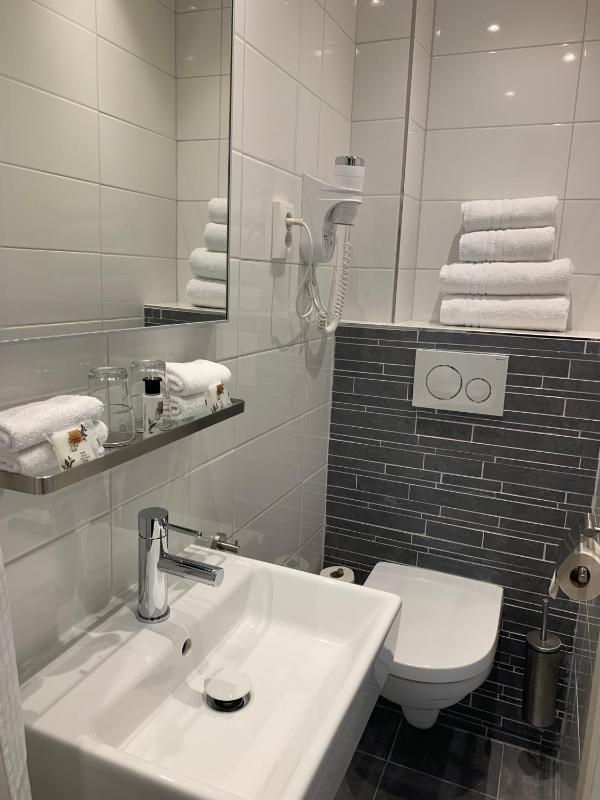 Small Double Room with Canal View image 3
