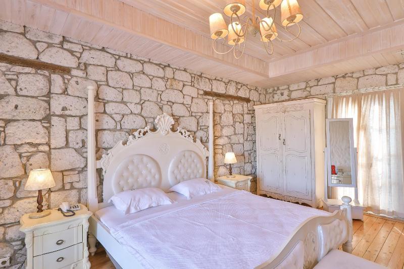 Standard Double Room image 2