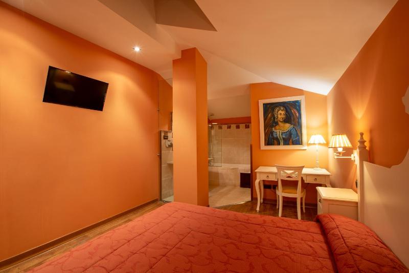 Premium Double Room image 3