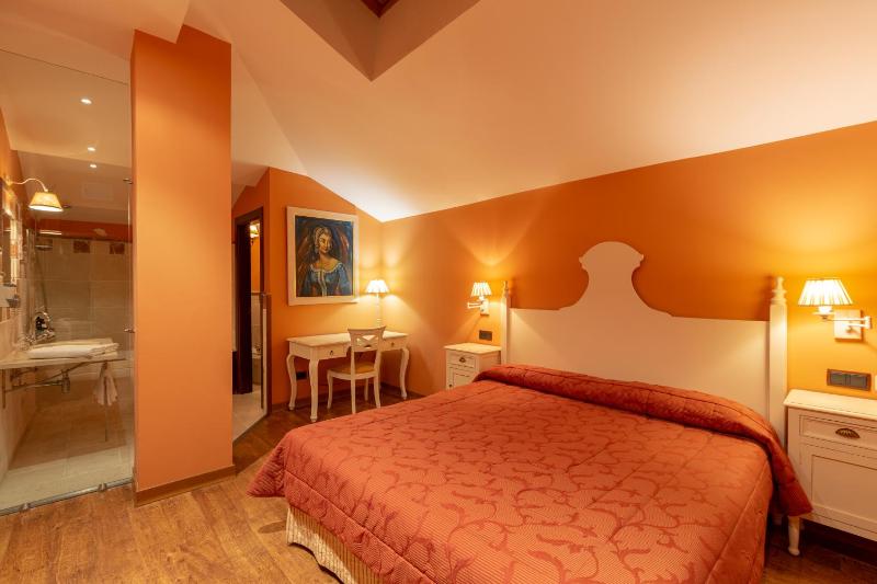 Premium Double Room image 2