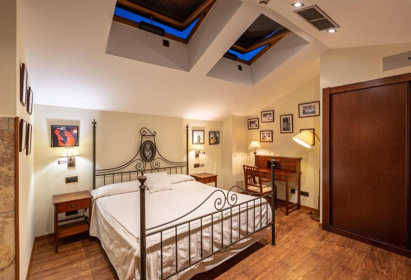 Premium Double Room image 1