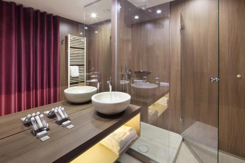 Comfort Double or Twin Room with Parking image 3