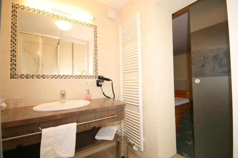 Double Room image 3