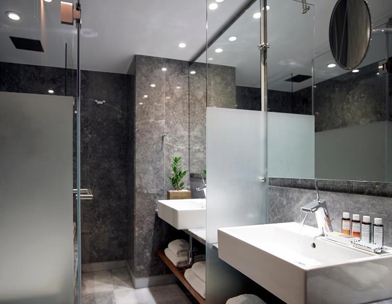 Superior Double or Twin Room image 3