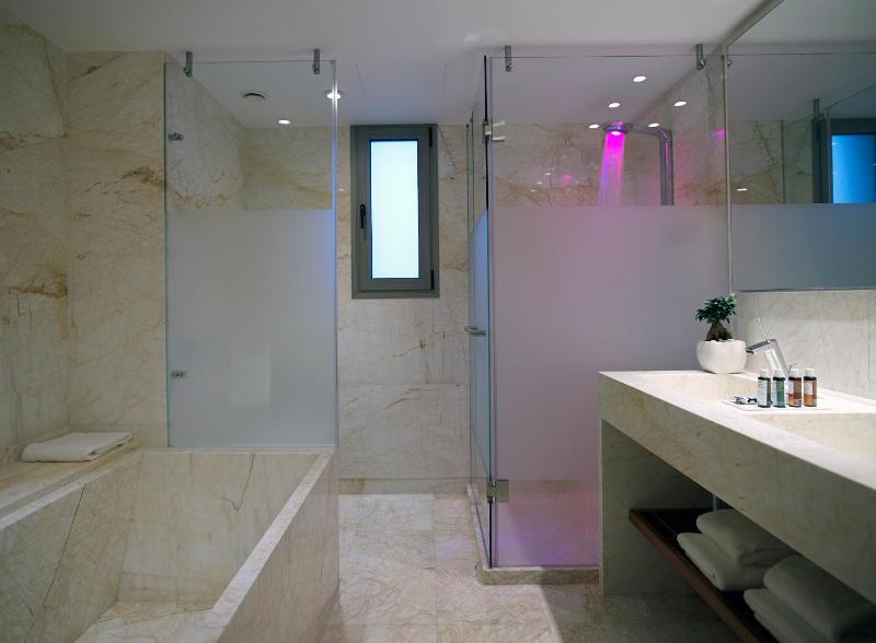 Executive Suite image 3