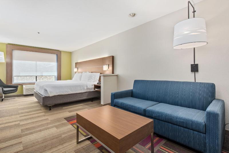 King Suite with Sofa Bed image 3