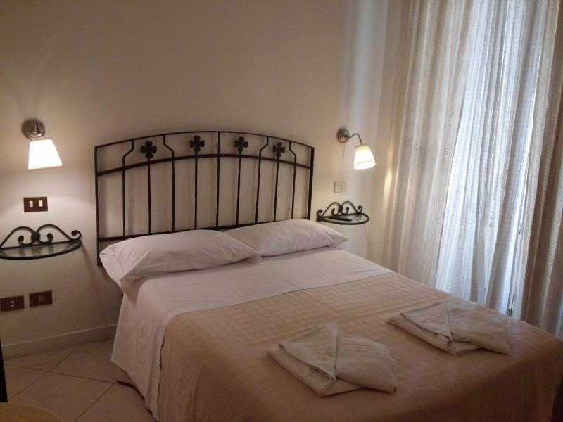 Small Double Room image 4