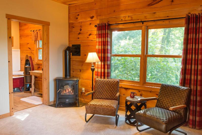 King Room with Mountain View image 3