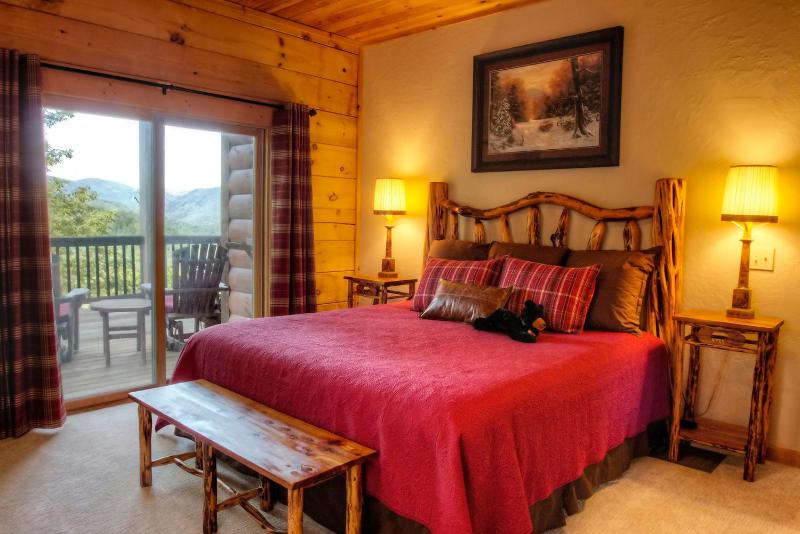 King Room with Mountain View image 2