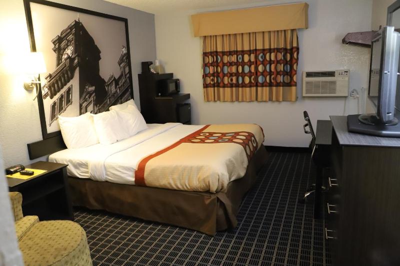 King Room - Non-Smoking image 4