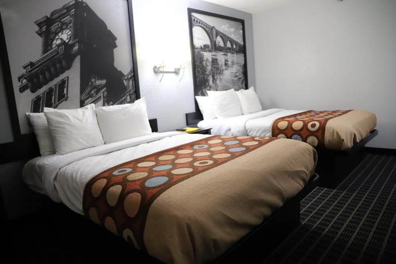 Deluxe Double Room with Two Double Beds - Non-Smoking image 2