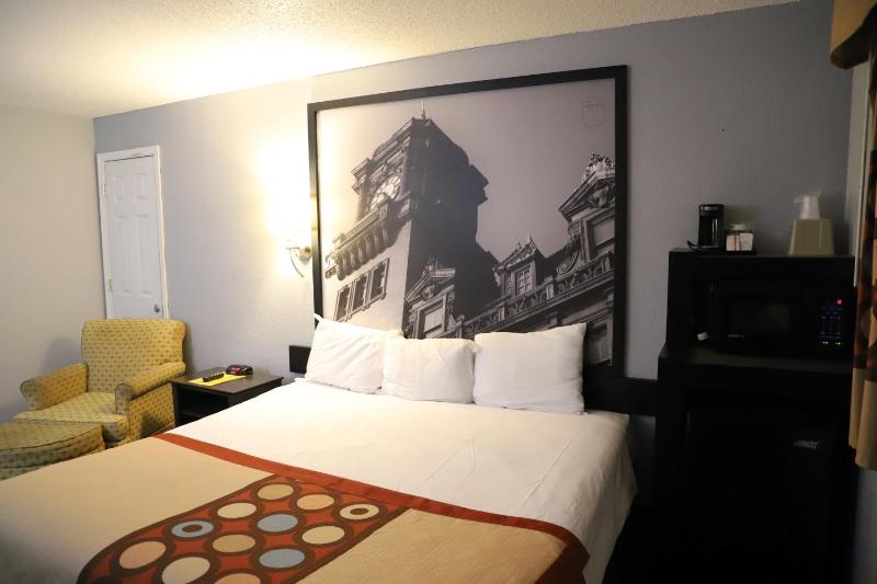 King Room - Non-Smoking image 2