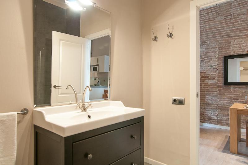 Two-Bedroom Apartment - Fontanella 13 image 4