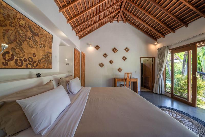 Villa Teman - Luxury 4BR Villa in Central Seminyak - HUGE POOL - image 49