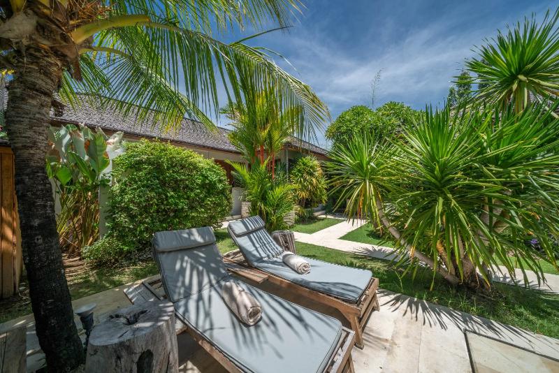 Villa Teman - Luxury 4BR Villa in Central Seminyak - HUGE POOL - image 5
