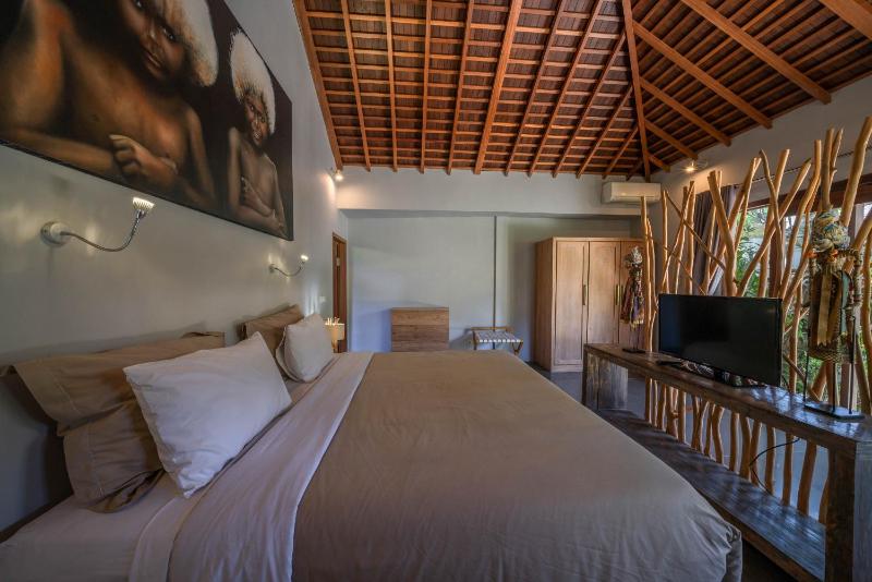 Villa Teman - Luxury 4BR Villa in Central Seminyak - HUGE POOL - image 42