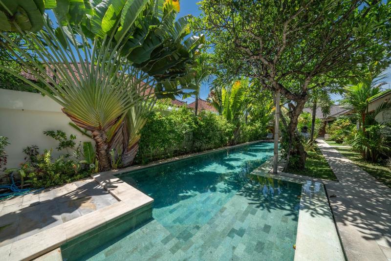 Villa Teman - Luxury 4BR Villa in Central Seminyak - HUGE POOL - image 30