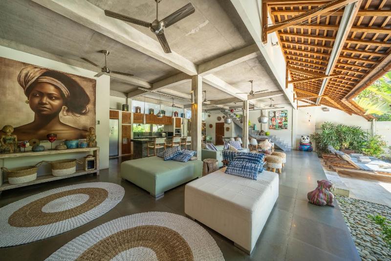 Villa Teman - Luxury 4BR Villa in Central Seminyak - HUGE POOL - image 12