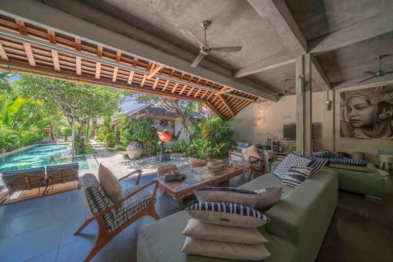 Villa Teman - Luxury 4BR Villa in Central Seminyak - HUGE POOL - image 41