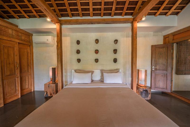 Villa Teman - Luxury 4BR Villa in Central Seminyak - HUGE POOL - image 45