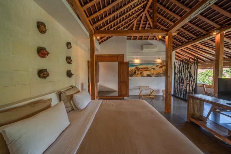 Villa Teman - Luxury 4BR Villa in Central Seminyak - HUGE POOL - image 25