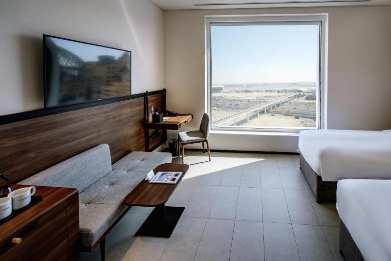 Ideal Twin Room with City View image 1