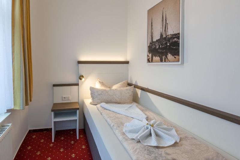 Triple Room image 3