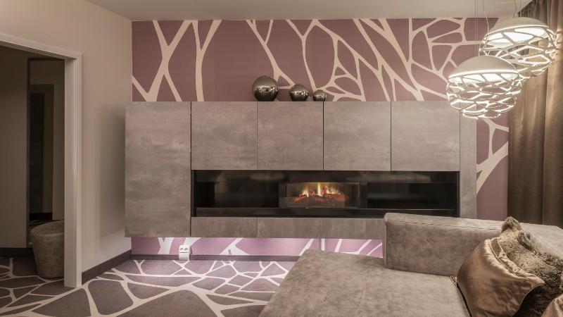 Premium King Room image 2