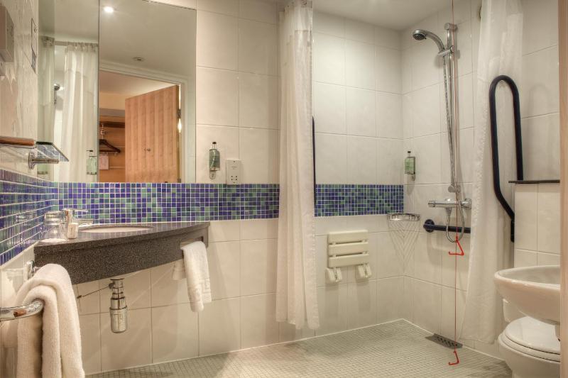 Standard Double Room with Free Hot Breakfast - Accessible image 2