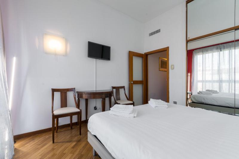 Studio Apartment image 4